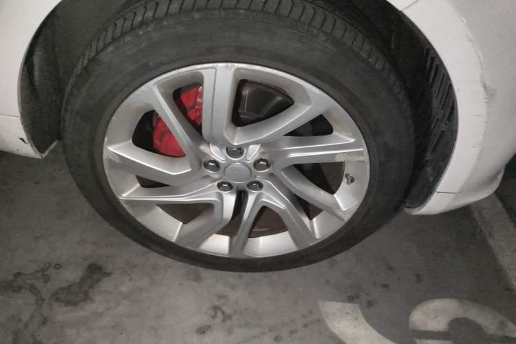 Used Land Rover Range Sport 2019 3.0 L6 SE Right Front Wheel Hub