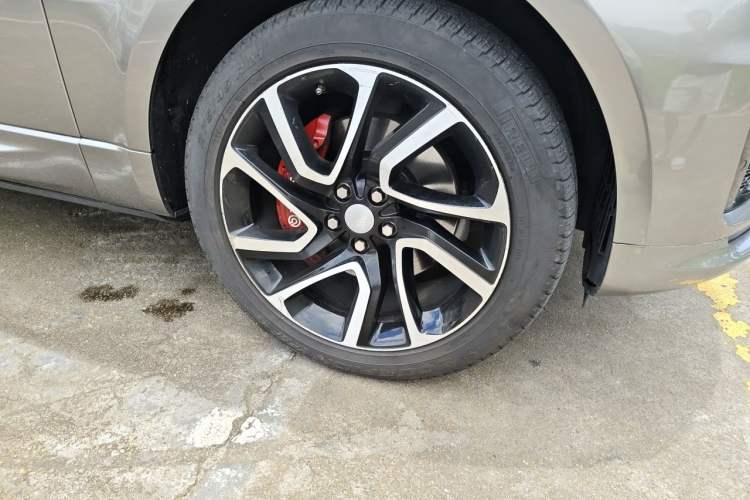 Used Land Rover Range Sport 2019 3.0 L6 HSE DYNAMIC Right Front Wheel Hub