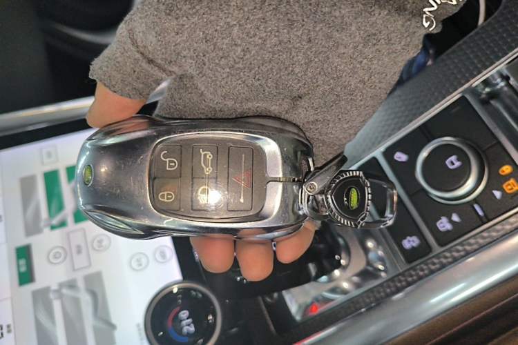 Used Land Rover Range Sport 2019 3.0 L6 SE Vehicle Key