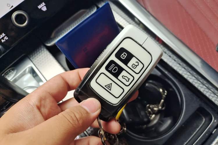 Used Land Rover Range Sport 2019 3.0 L6 HSE DYNAMIC Vehicle Key