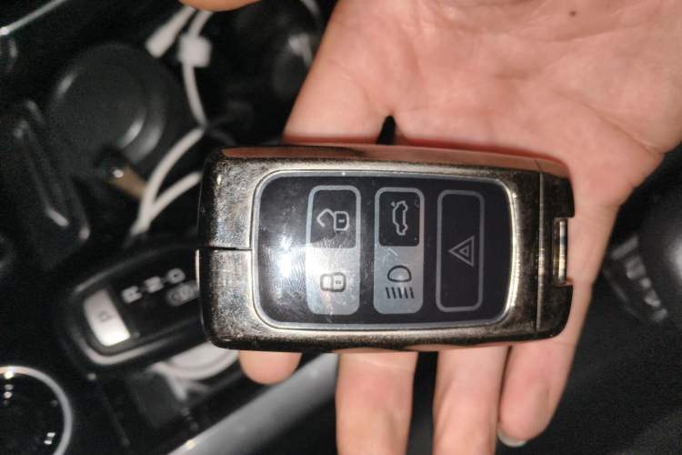 Used Land Rover Range Sport 2019 3.0 L6 SE Vehicle Key