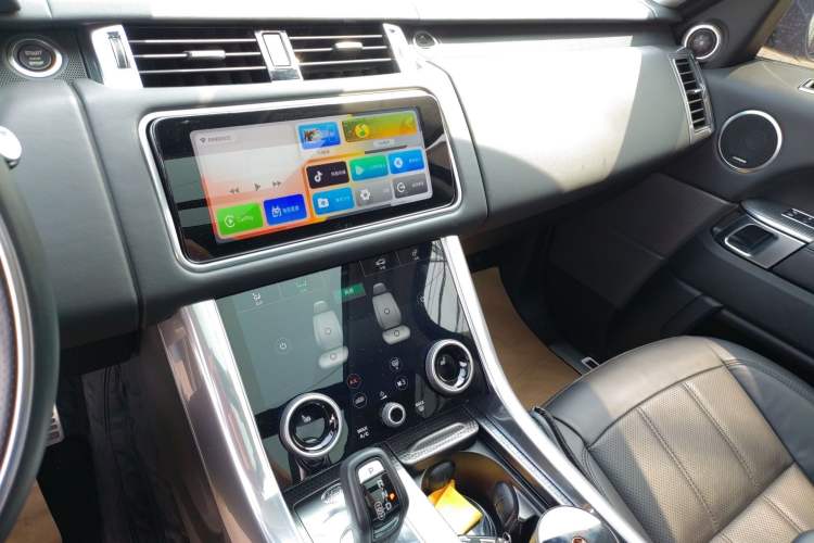 Used Land Rover Range Sport 2020 3.0 L6 HSE DYNAMIC Audio And AC Panel