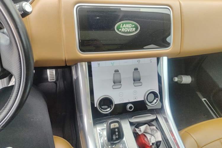 Used Land Rover Range Sport 2020 3.0 L6 HSE DYNAMIC Audio And AC Panel