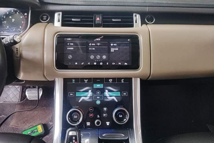 Used Land Rover Range Sport 2020 3.0 L6 HSE DYNAMIC Audio And AC Panel