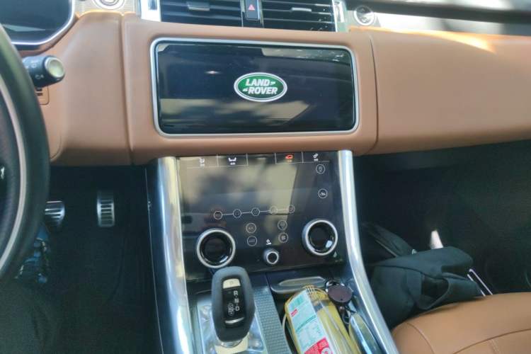Used Land Rover Range Sport 2020 3.0 L6 HSE DYNAMIC Audio And AC Panel