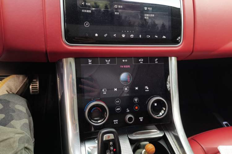 Used Land Rover Range Sport 2020 3.0 L6 HSE DYNAMIC Audio And AC Panel