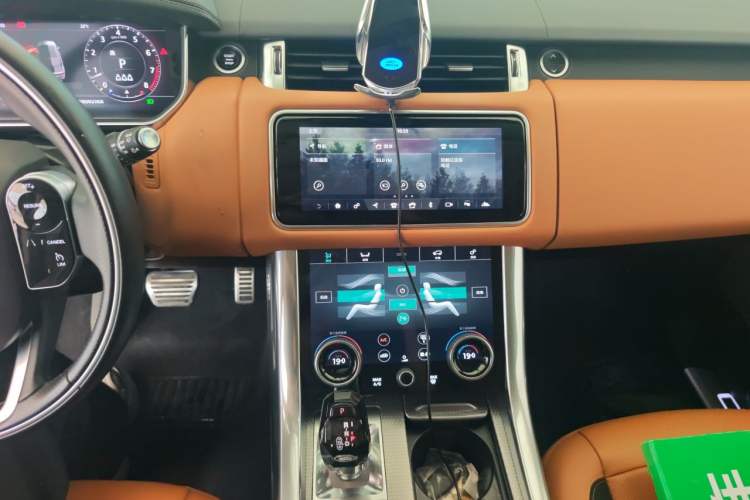 Used Land Rover Range Sport 2020 3.0 L6 HSE DYNAMIC Audio And AC Panel