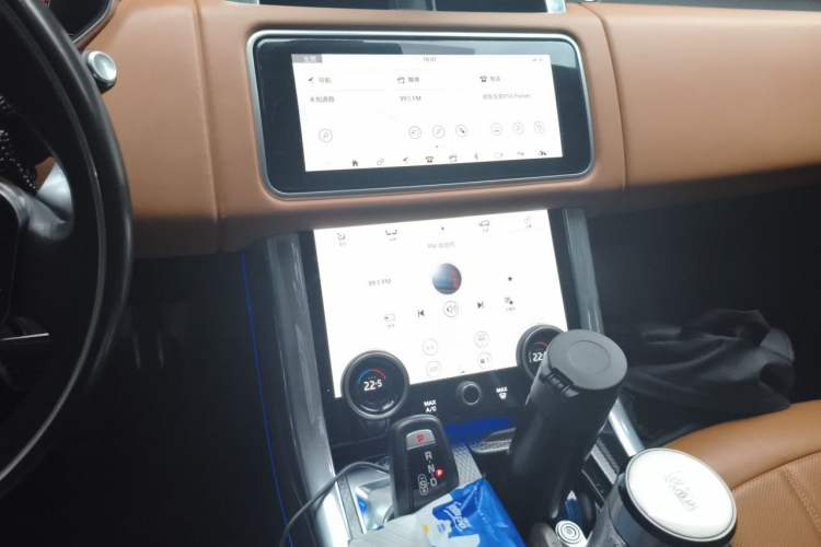 Used Land Rover Range Sport 2020 3.0 L6 HSE DYNAMIC Audio And AC Panel