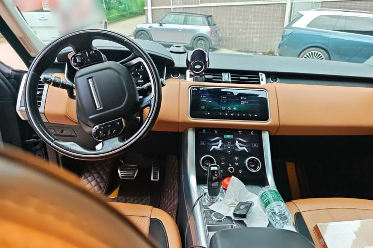 Used Land Rover Range Sport 2020 3.0 L6 HSE DYNAMIC Center Console