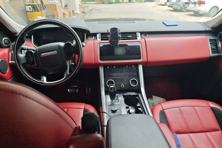 Used Land Rover Range Sport 2020 3.0 L6 HSE DYNAMIC Center Console