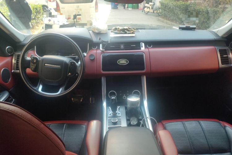 Used Land Rover Range Sport 2020 3.0 L6 HSE DYNAMIC Center Console