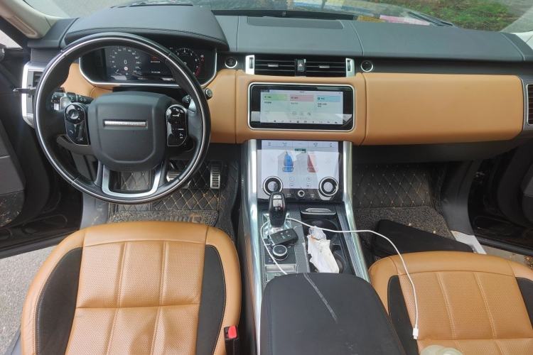 Used Land Rover Range Sport 2020 3.0 L6 HSE DYNAMIC Center Console