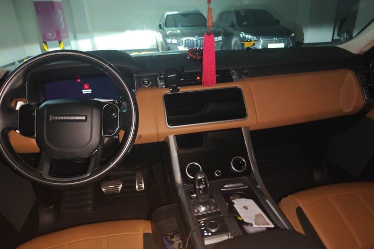 Used Land Rover Range Sport 2020 3.0 L6 HSE DYNAMIC Center Console