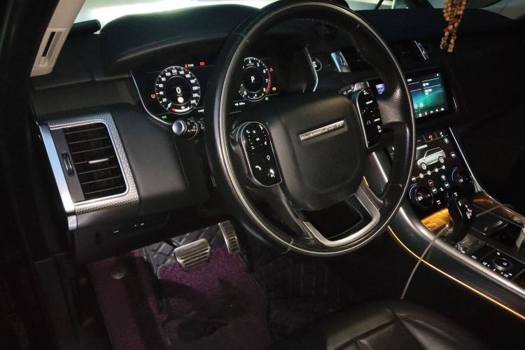 Used Land Rover Range Sport 2020 3.0 L6 SE Center Console