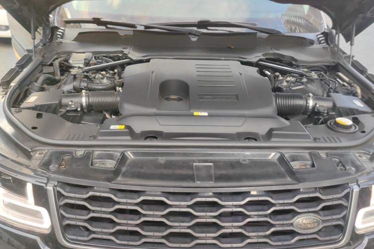 Used Land Rover Range Sport 2020 3.0 L6 HSE DYNAMIC Engine Bay