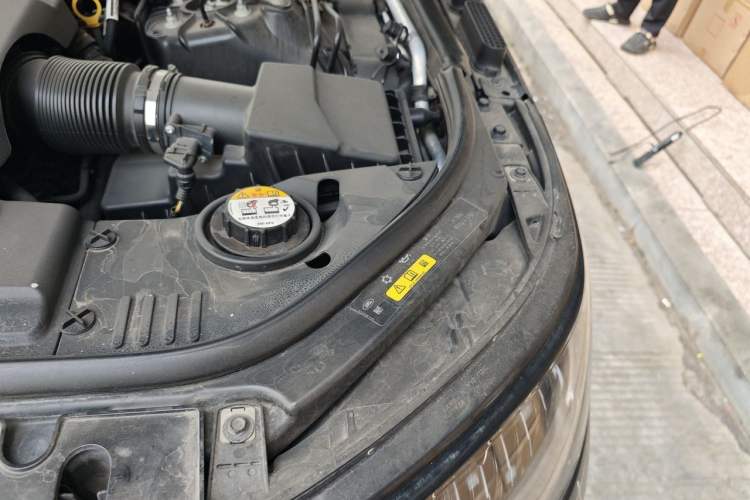 Used Land Rover Range Sport 2020 3.0 L6 HSE DYNAMIC Engine Bay Left