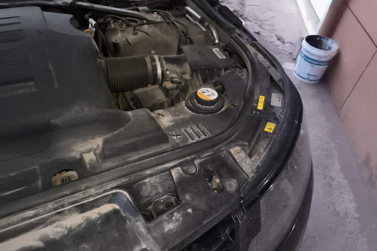 Used Land Rover Range Sport 2020 3.0 L6 HST Engine Bay Left
