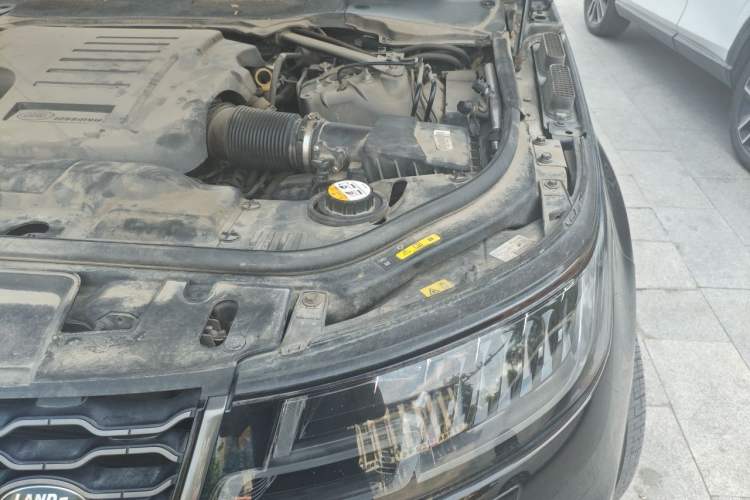 Used Land Rover Range Sport 2020 3.0 L6 HSE DYNAMIC Engine Bay Left