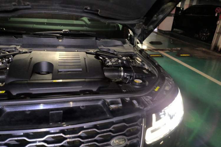 Used Land Rover Range Sport 2020 3.0 L6 HSE DYNAMIC Engine Bay Left