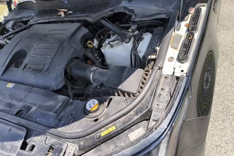 Used Land Rover Range Sport 2020 3.0 L6 HSE DYNAMIC Engine Bay Left