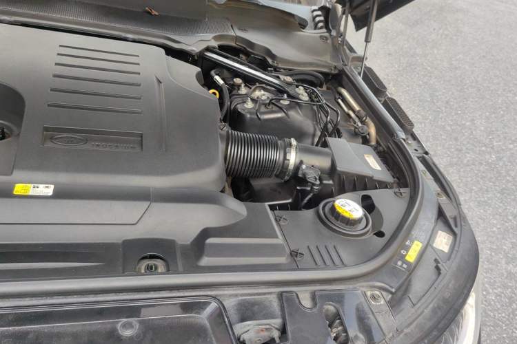 Used Land Rover Range Sport 2020 3.0 L6 HSE DYNAMIC Engine Bay Left