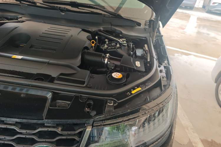 Used Land Rover Range Sport 2020 3.0 L6 HSE DYNAMIC Engine Bay Left