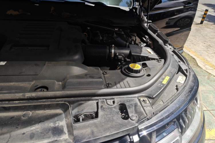 Used Land Rover Range Sport 2020 3.0 L6 SE Engine Bay Left