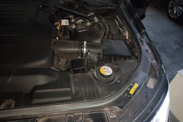 Used Land Rover Range Sport 2020 3.0 L6 SE Engine Bay Left