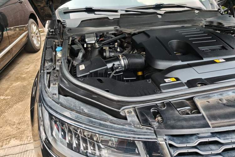 Used Land Rover Range Sport 2020 3.0 L6 HSE DYNAMIC Engine Bay Right