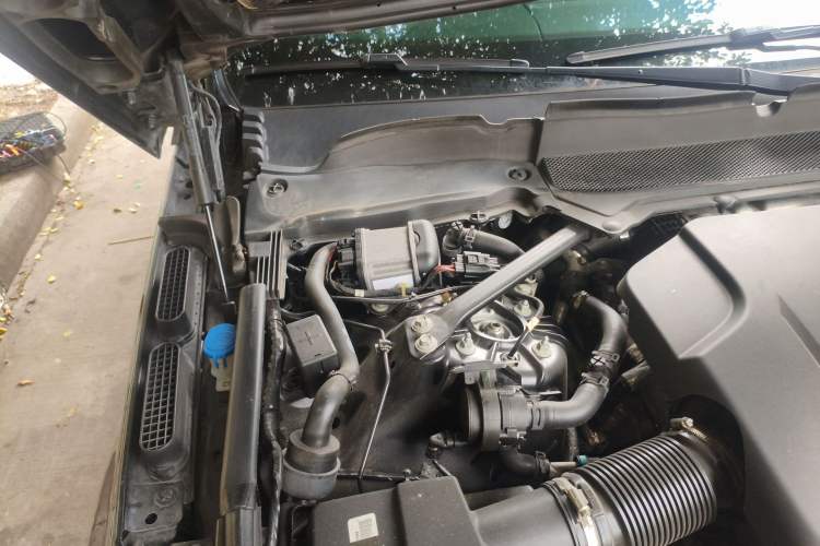 Used Land Rover Range Sport 2020 3.0 L6 HSE DYNAMIC Engine Bay Right