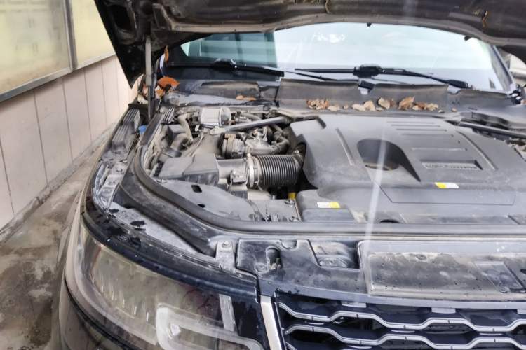 Used Land Rover Range Sport 2020 3.0 L6 HSE DYNAMIC Engine Bay Right