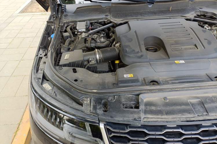 Used Land Rover Range Sport 2020 3.0 L6 SE Engine Bay Right