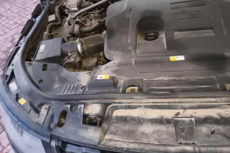 Used Land Rover Range Sport 2020 3.0 L6 HST Engine Bay Right