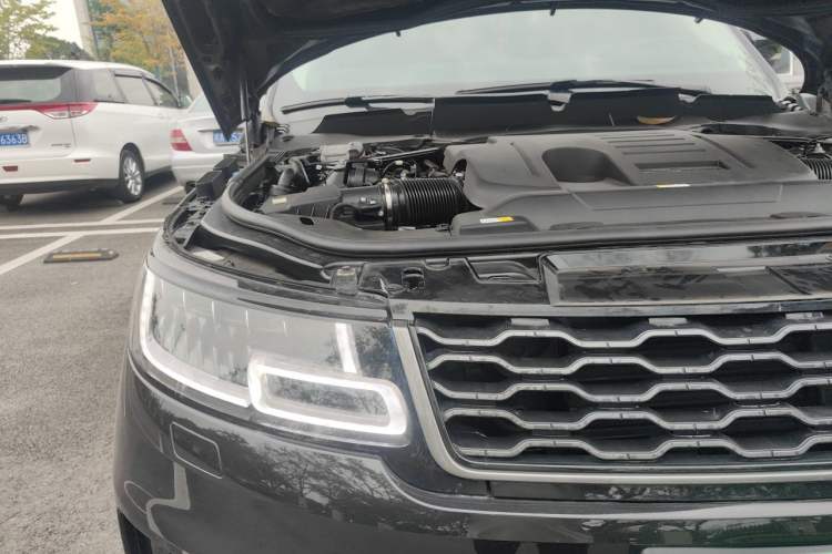 Used Land Rover Range Sport 2020 3.0 L6 HSE DYNAMIC Engine Bay Right
