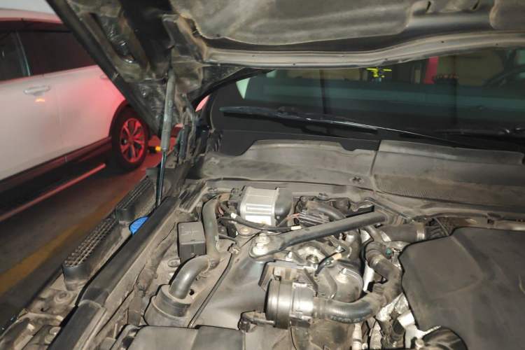 Used Land Rover Range Sport 2020 3.0 L6 HSE DYNAMIC Engine Bay Right