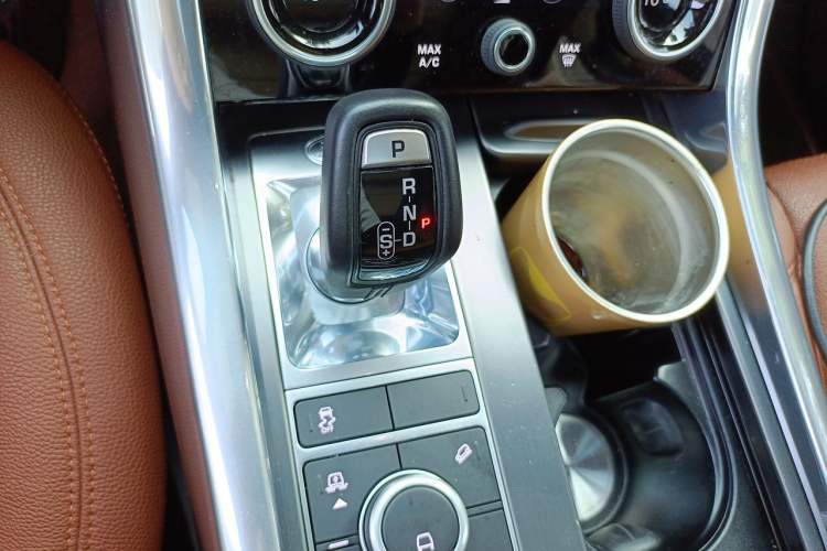 Used Land Rover Range Sport 2020 3.0 L6 SE Gear Lever