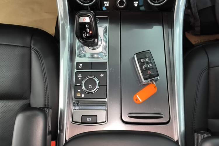 Used Land Rover Range Sport 2020 3.0 L6 SE Gear Lever