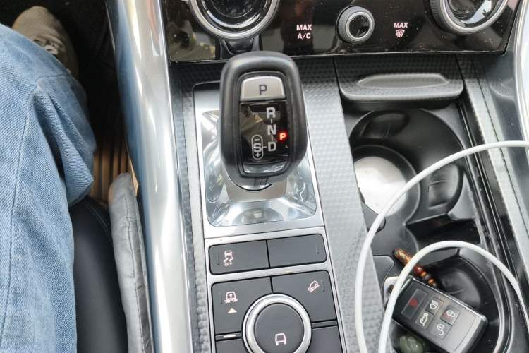 Used Land Rover Range Sport 2020 3.0 L6 HSE DYNAMIC Gear Lever
