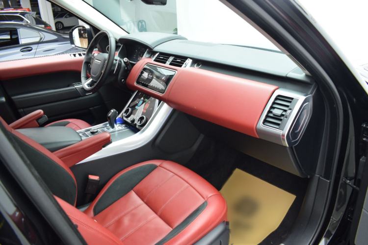 Used Land Rover Range Sport 2020 3.0 L6 HSE DYNAMIC Interior 5