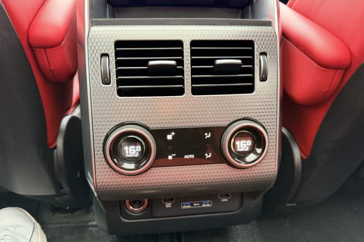 Used Land Rover Range Sport 2020 3.0 L6 HSE DYNAMIC Interior 5