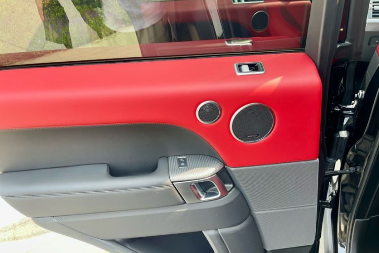 Used Land Rover Range Sport 2020 3.0 L6 HSE DYNAMIC Interior 8
