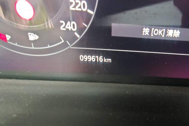 Used Land Rover Range Sport 2020 3.0 L6 HSE DYNAMIC Odometer Close Up
