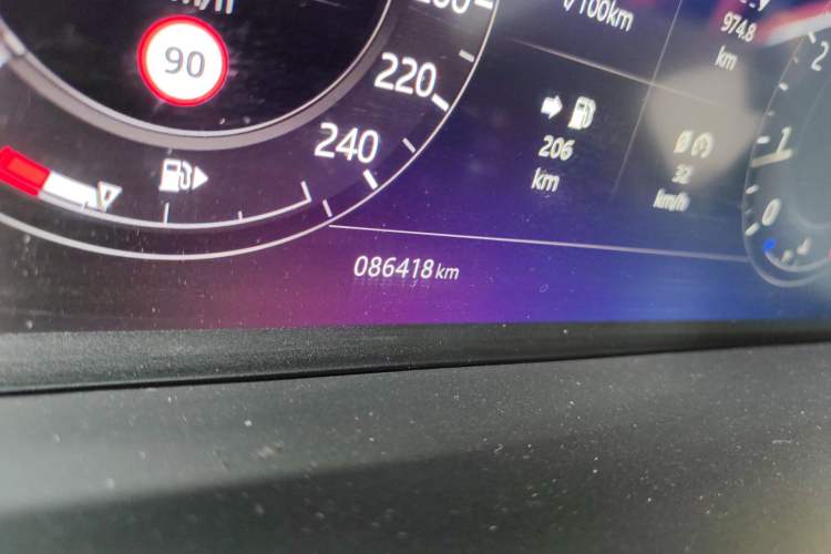 Used Land Rover Range Sport 2020 3.0 L6 HSE DYNAMIC Odometer Close Up