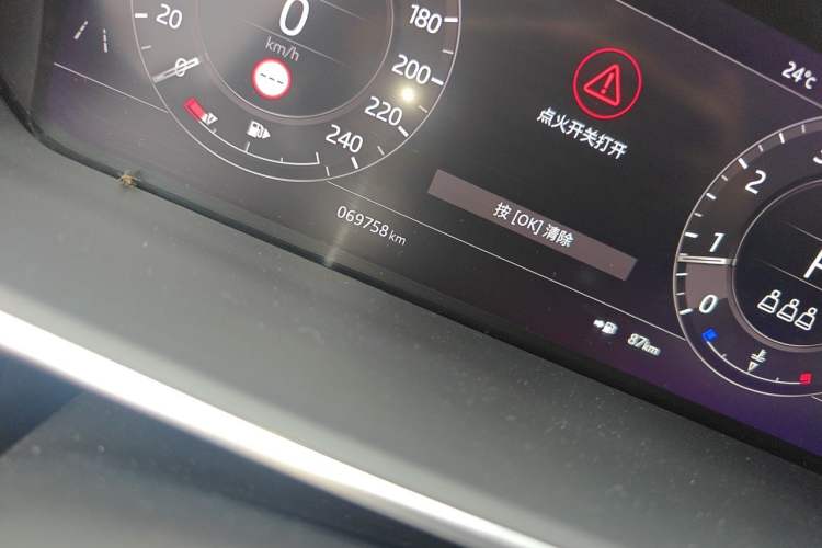 Used Land Rover Range Sport 2020 3.0 L6 SE Odometer Close Up