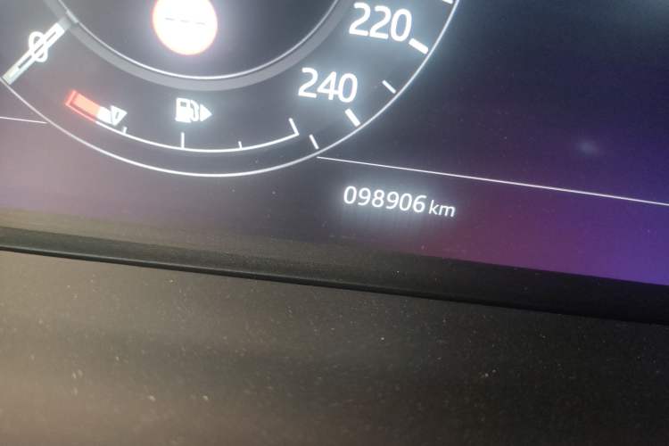 Used Land Rover Range Sport 2020 3.0 L6 HSE DYNAMIC Odometer Close Up