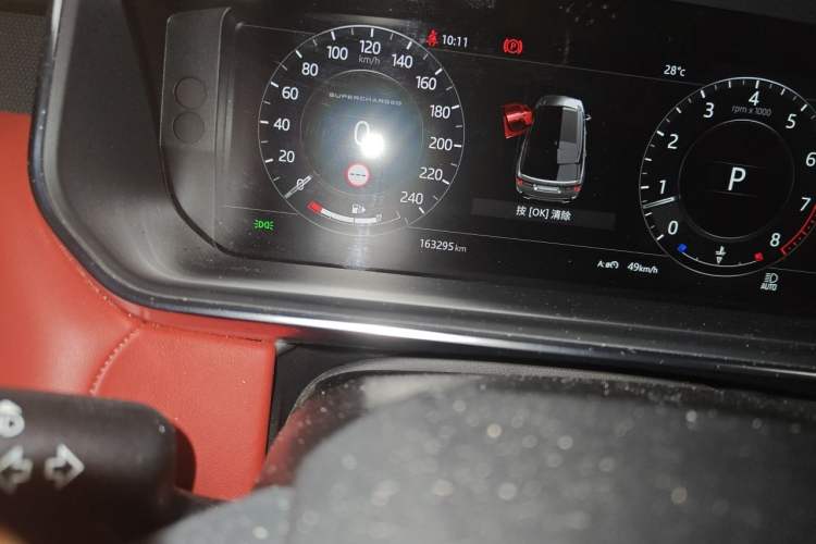 Used Land Rover Range Sport 2020 3.0 L6 HSE DYNAMIC Odometer Close Up