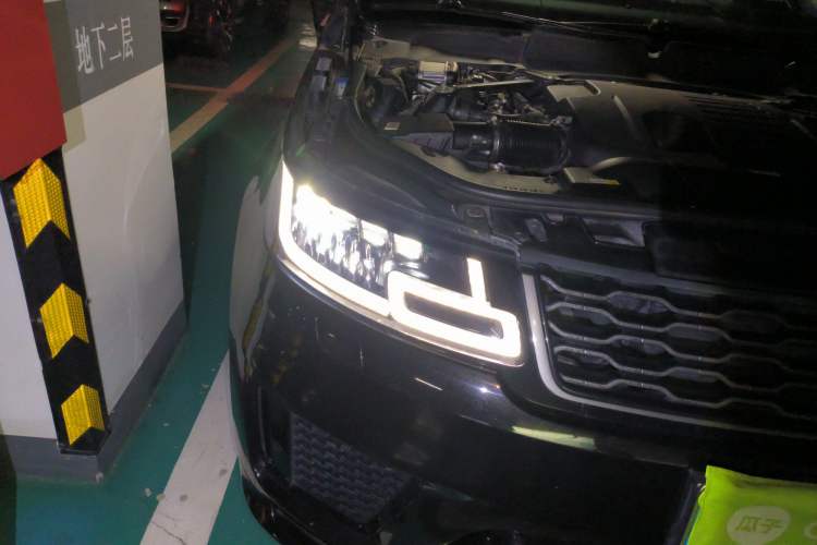 Used Land Rover Range Sport 2020 3.0 L6 HSE DYNAMIC Right Front Headlight