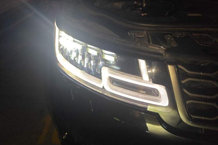 Used Land Rover Range Sport 2020 3.0 L6 HSE DYNAMIC Right Front Headlight