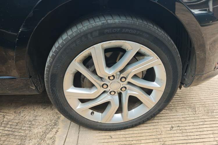 Used Land Rover Range Sport 2020 3.0 L6 HSE DYNAMIC Right Front Wheel Hub