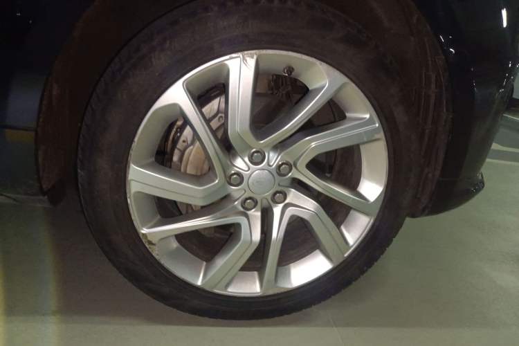 Used Land Rover Range Sport 2020 3.0 L6 HSE DYNAMIC Right Front Wheel Hub
